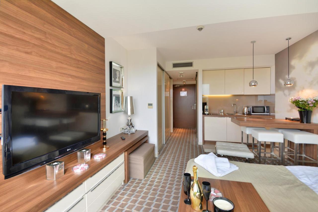Marine Hotel apartament prywatny studio widok na morze basen sauna jacuzzi Kołobrzeg Buitenkant foto